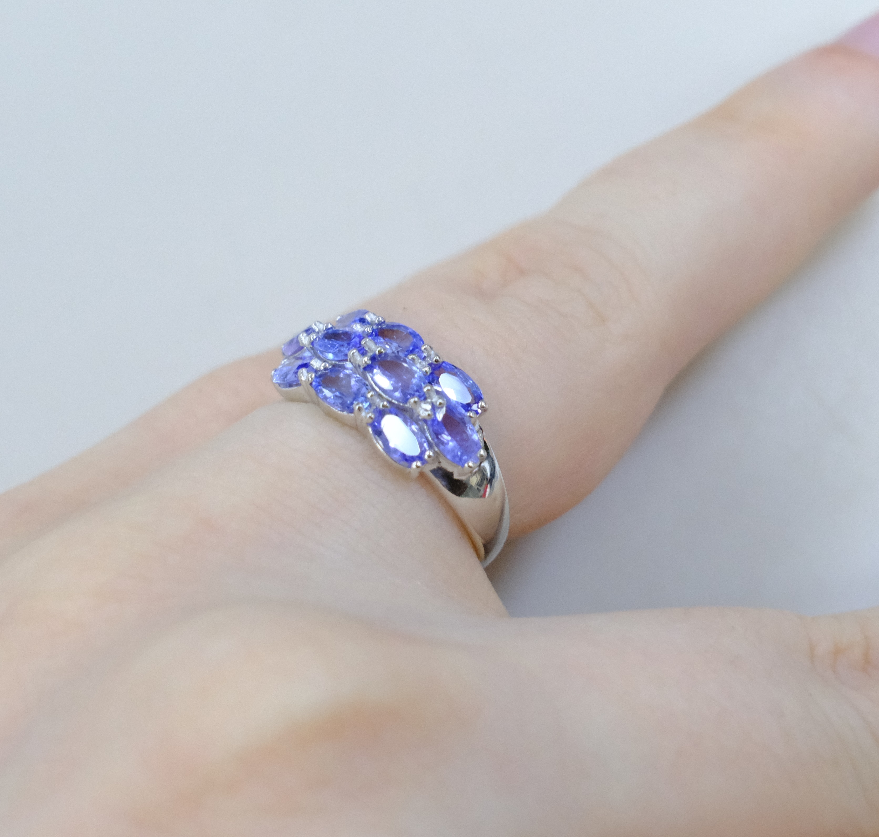 Серебряное кольцо с танзанитами